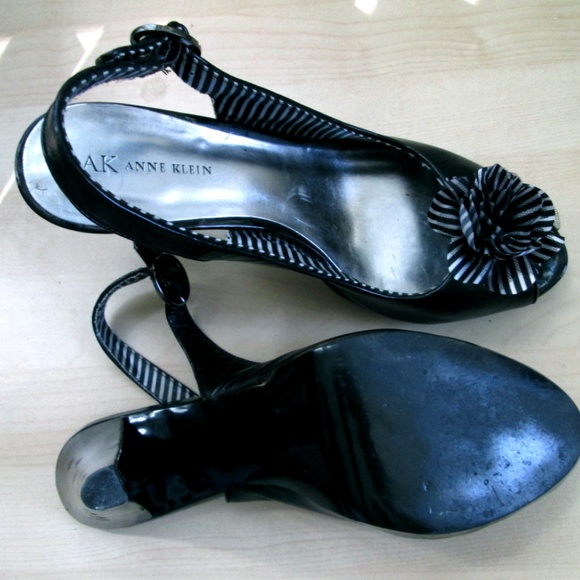 Ann Klein Black Leather Sling Backs ~ Size 9M - Picture 6 of 8